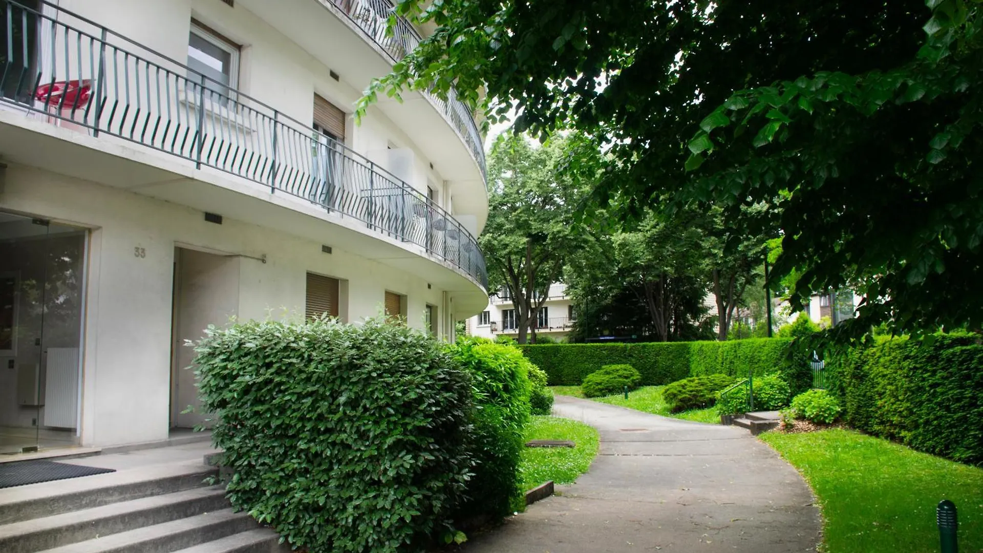 New Flat Near Paris With Secure Parking 7' To Rer B Direct Line Cdg Ory Apartment Le Plessis-Robinson France