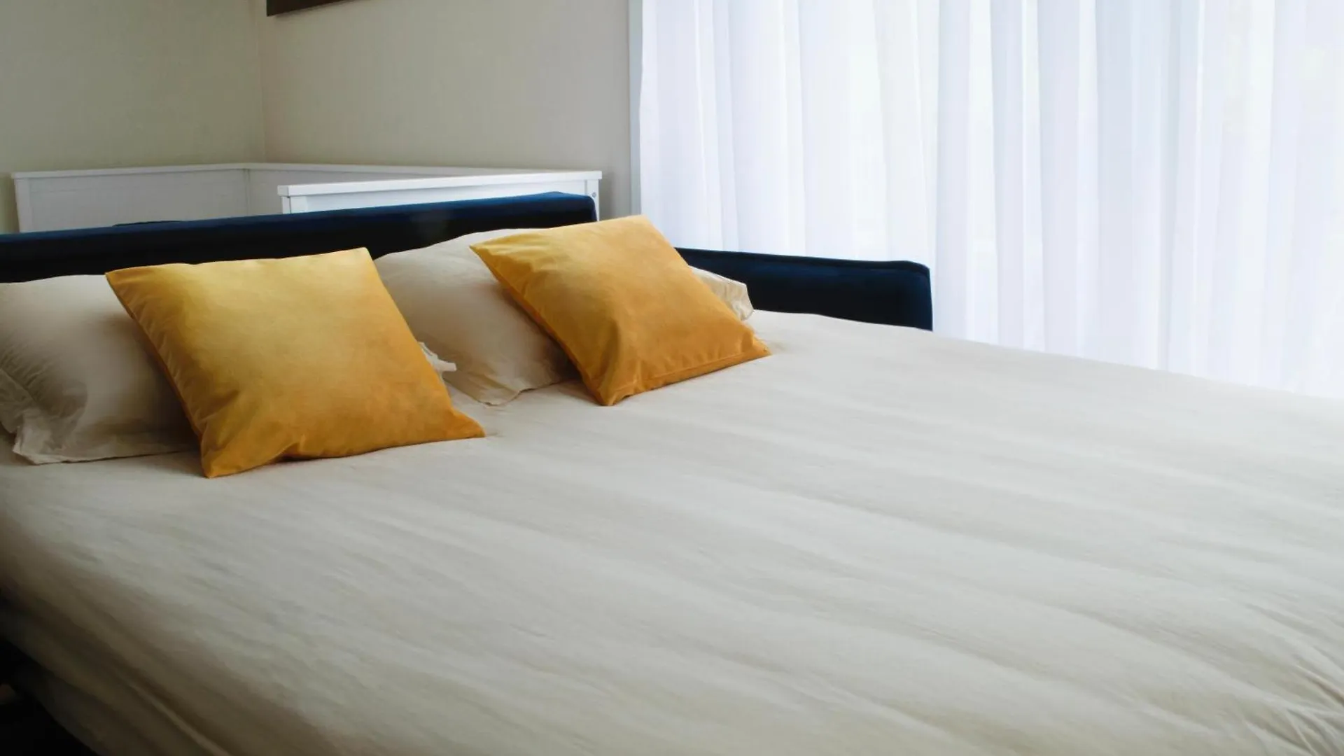 New Flat Near Paris With Secure Parking 7' To Rer B Direct Line Cdg Ory Apartment Le Plessis-Robinson France